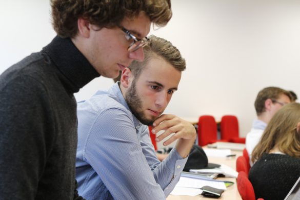 étudiants en master finance FGES